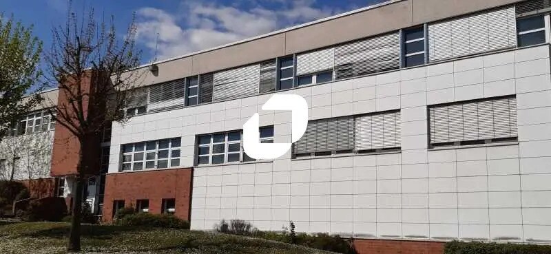 Office in Goussainville for lease - Building Photo - Image 2 of 8