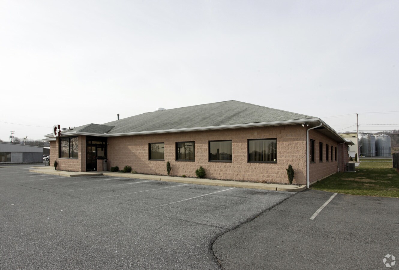 410 E Penn Ave, Robesonia, PA 19551