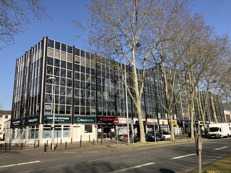 Retail in Évry-Courcouronnes for lease - Building Photo - Image 1 of 10