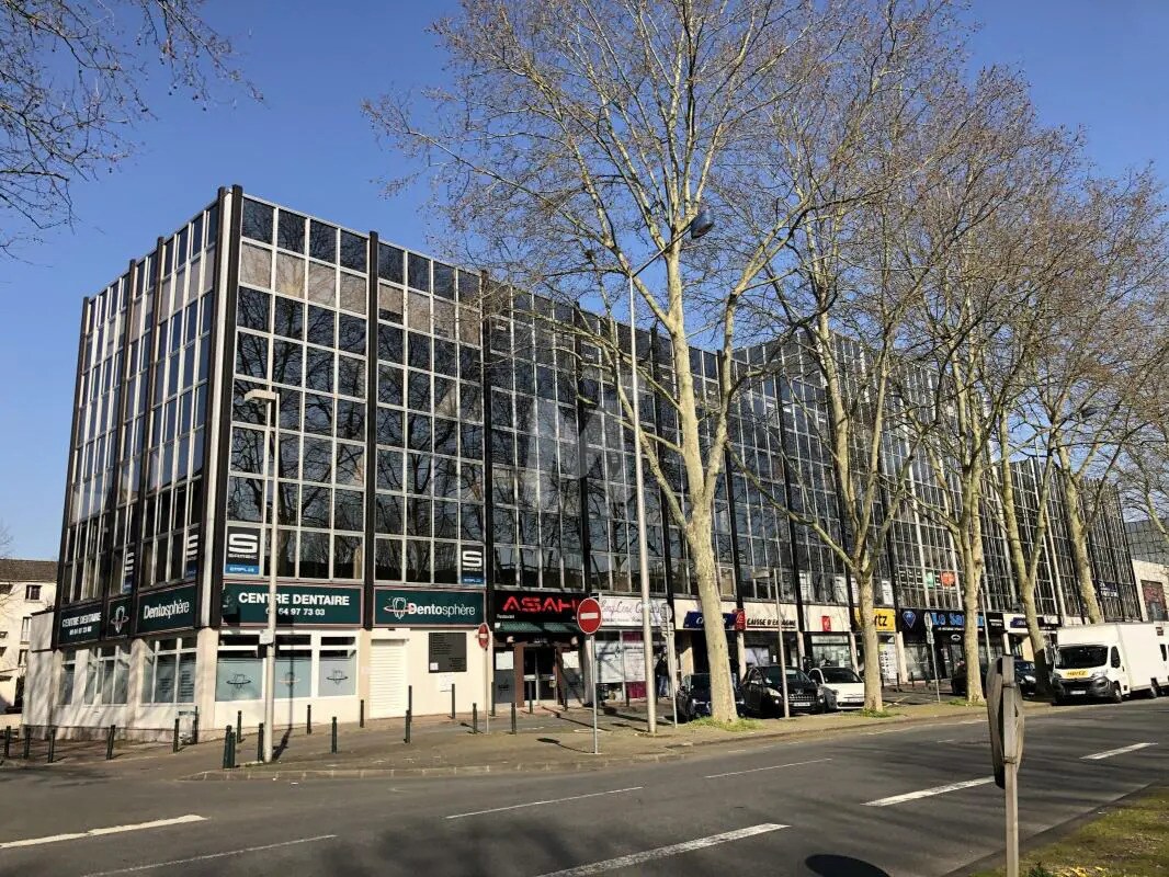 Retail in Évry-Courcouronnes for lease Building Photo- Image 1 of 11