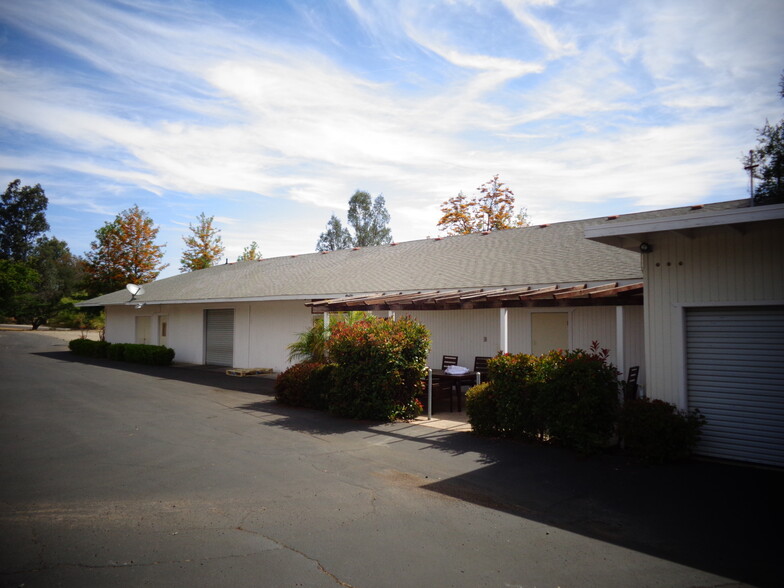 28560 Lilac Rd, Valley Center, CA for lease - Primary Photo - Image 1 of 5