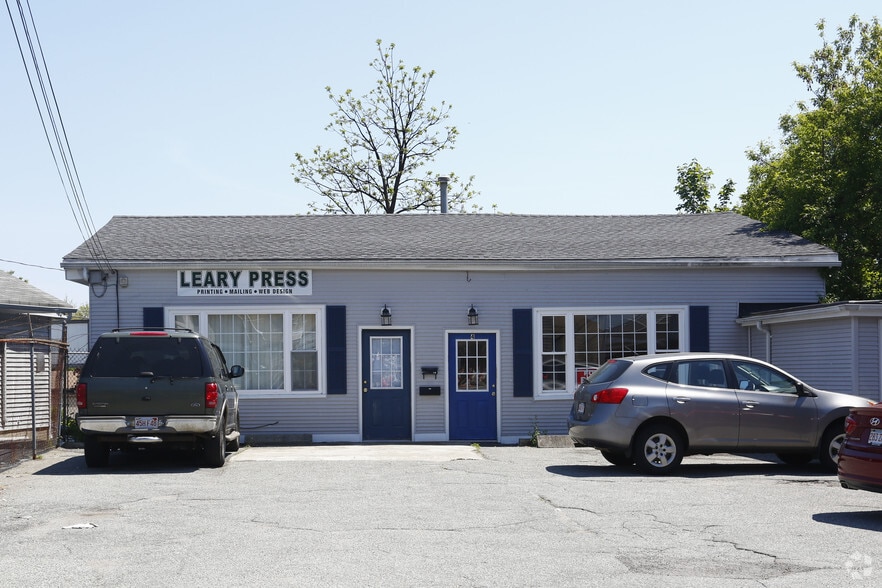 234 Stafford Rd, Fall River, MA 02721