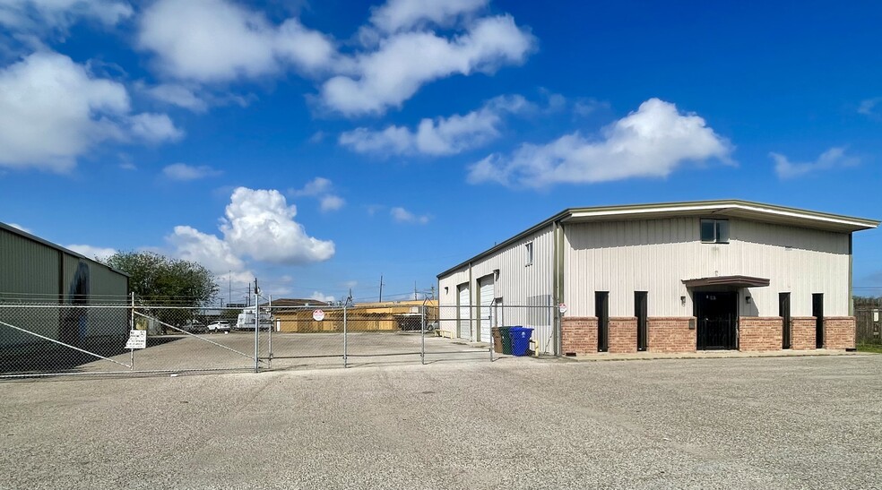 117 Airport Rd, Corpus Christi, TX for sale - Building Photo - Image 1 of 1