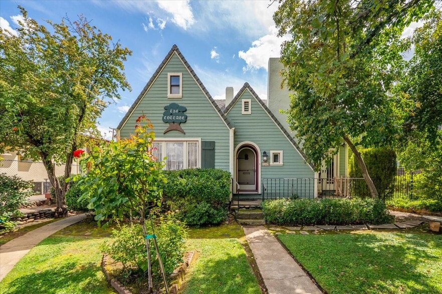 2469 Old Eureka Way, Redding, CA for sale - Primary Photo - Image 1 of 12