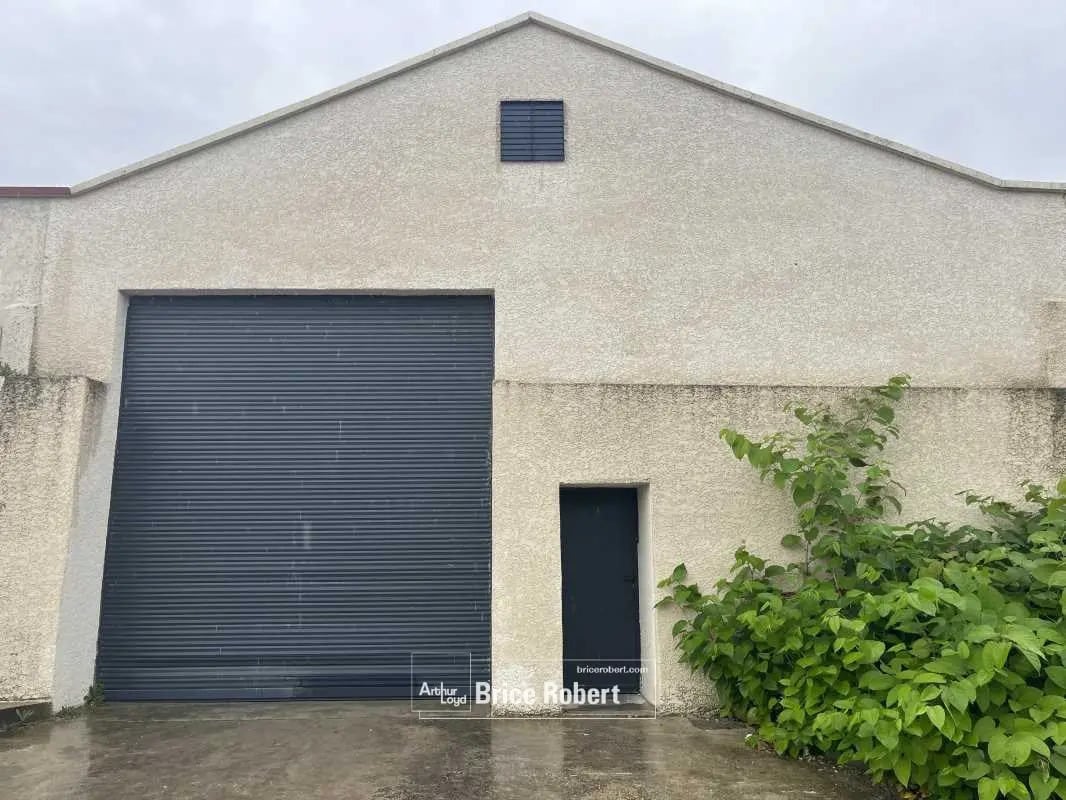 Flex in Chavanoz for lease Building Photo- Image 1 of 3