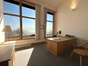 980 Maritime Dr, Manitowoc, WI for lease Interior Photo- Image 2 of 5