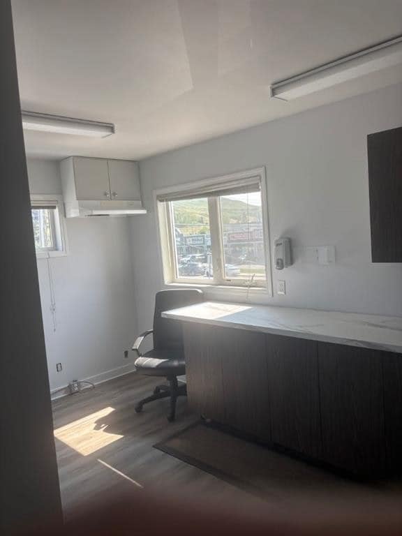 508 1st St E, Cochrane, AB for lease Interior Photo- Image 1 of 5