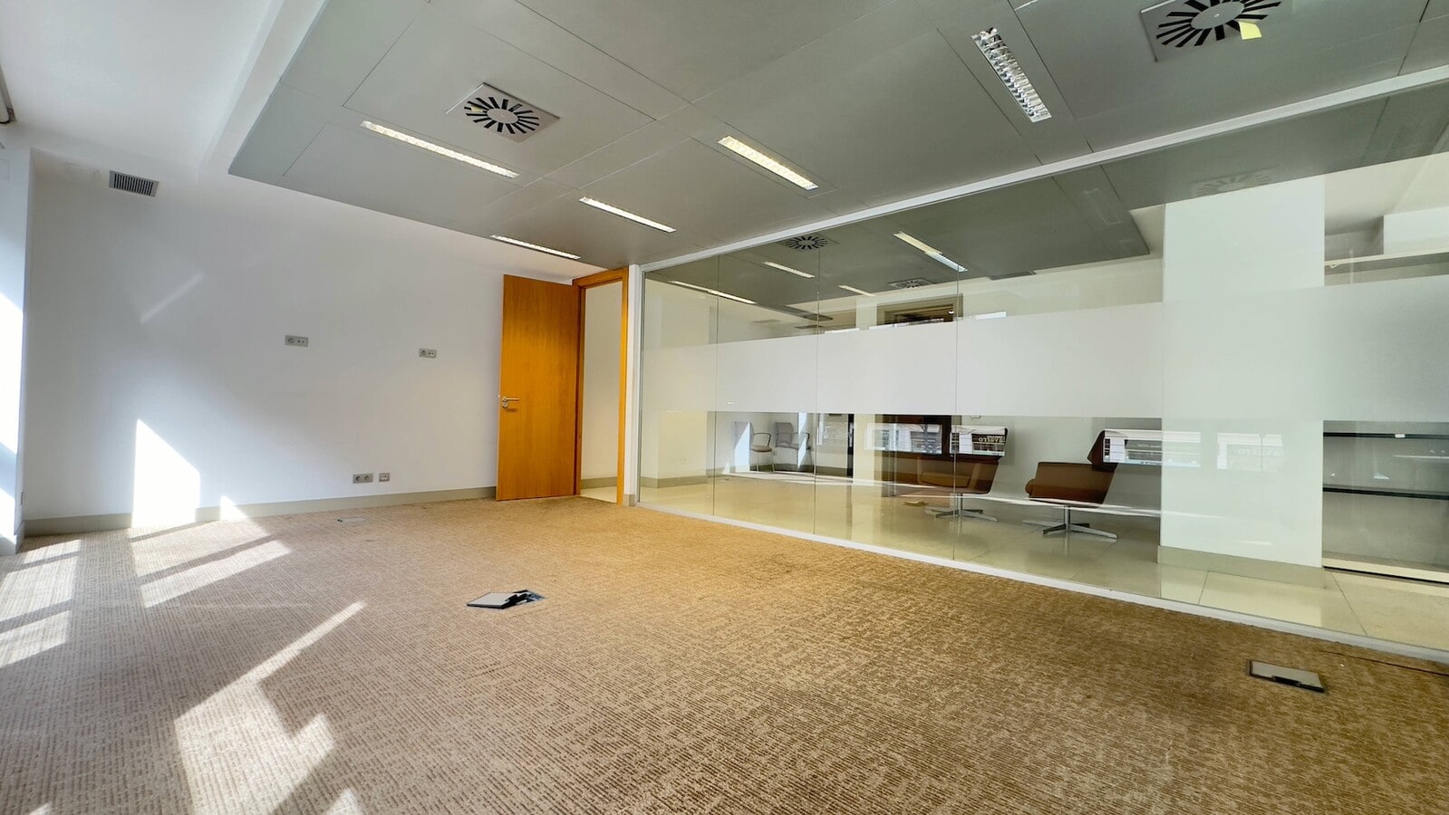 Madrid, MAD 28009 - Unit 1 -  - Interior Photo - Image 1 of 12