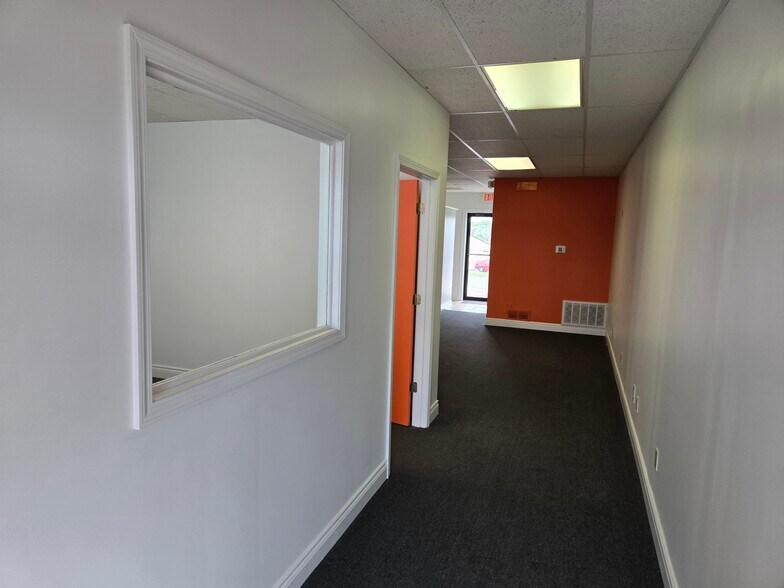 618 SW 3rd St, Lee's Summit, MO for lease - Building Photo - Image 2 of 8