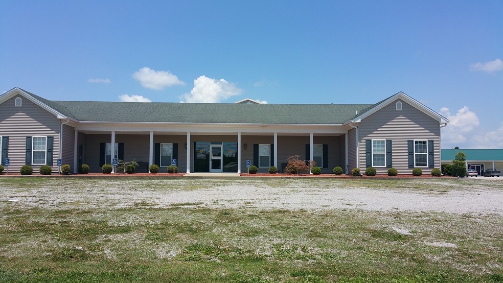 718 W Main St, Clarkson, KY for sale - Primary Photo - Image 1 of 1