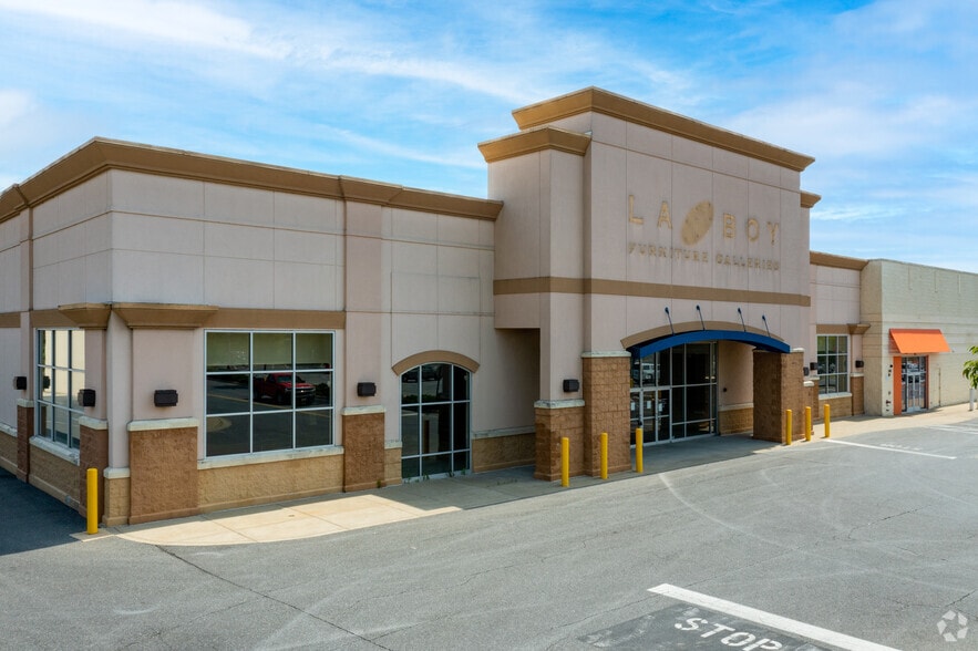 8645-8647 Pulaski Hwy, Rosedale, MD for sale - Primary Photo - Image 1 of 1