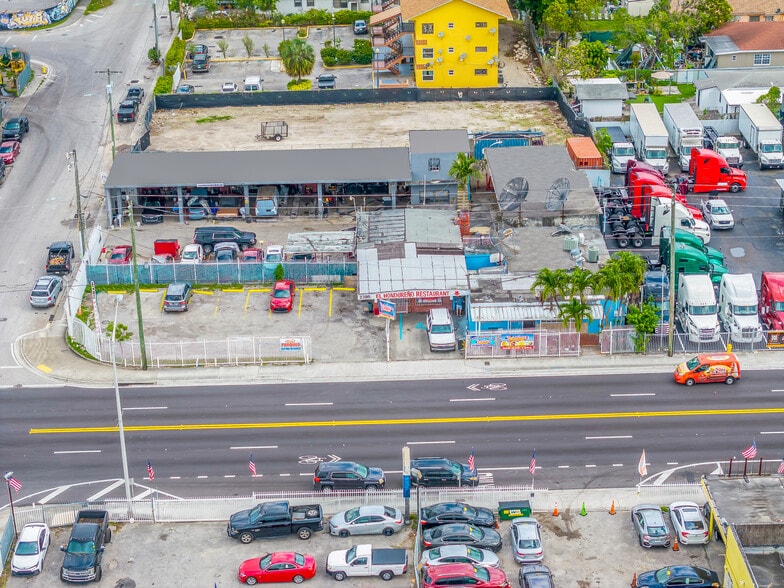 2395 NW 36th St, Miami, FL for lease - Building Photo - Image 3 of 22