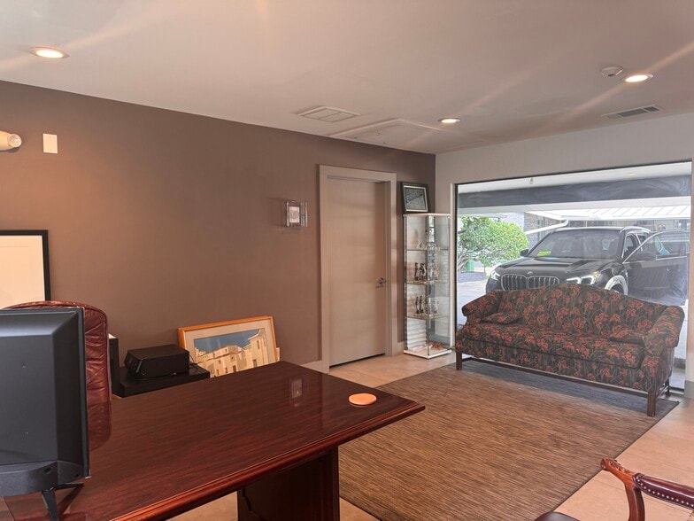 4739 Merwin St, Houston, TX for lease - Building Photo - Image 2 of 18