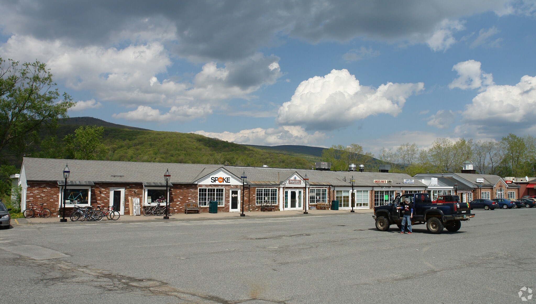 228-260 Main St, Williamstown, MA for sale Primary Photo- Image 1 of 1