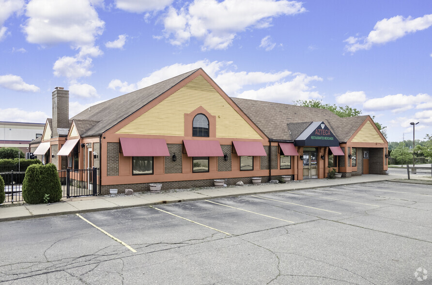 13100 Hall Rd, Sterling Heights, MI for lease - Primary Photo - Image 1 of 4