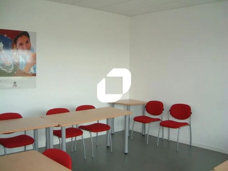 Office in Valenciennes for lease - Interior Photo - Image 3 of 4