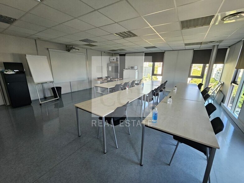 Office in Grenoble for lease - Building Photo - Image 2 of 9