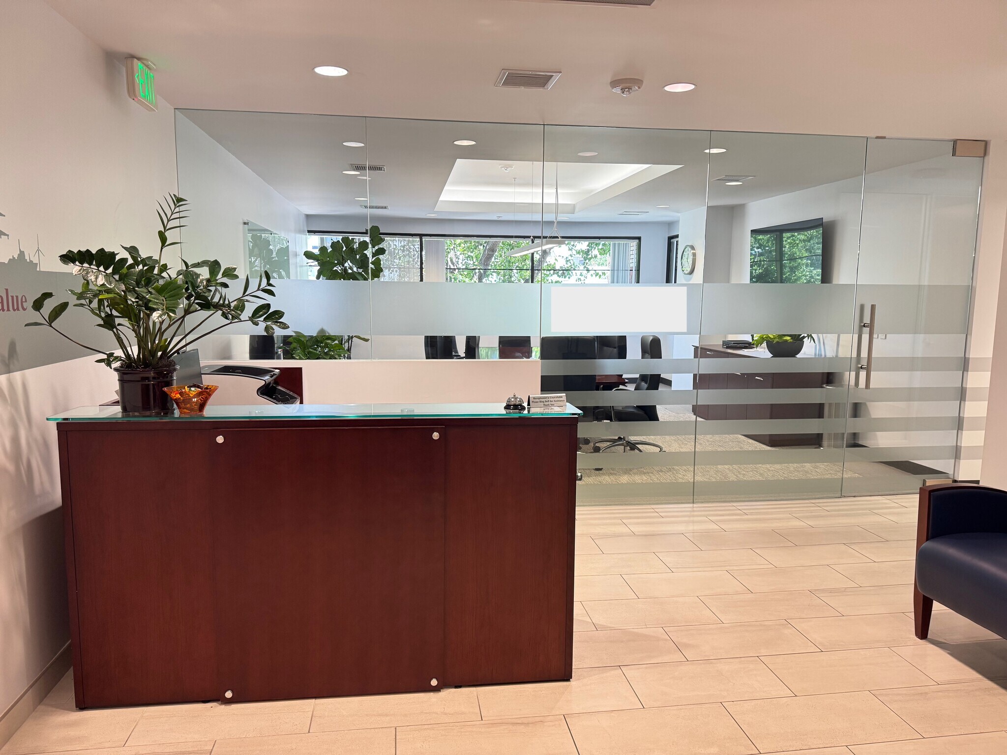 15060 Ventura Blvd, Sherman Oaks, CA for lease Interior Photo- Image 1 of 6