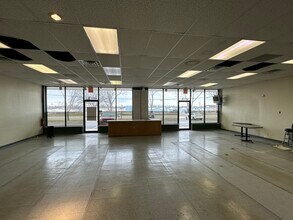 5811 Forest Hills Rd, Rockford, IL for lease Interior Photo- Image 2 of 14