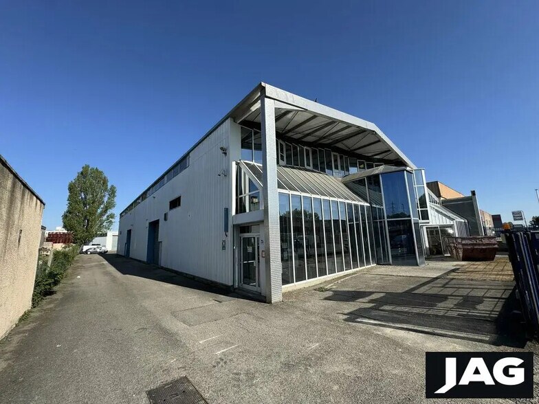 Flex in Vaulx-en-Velin for lease - Building Photo - Image 2 of 10
