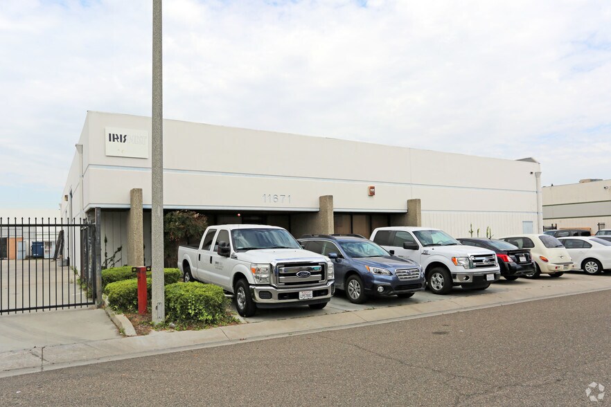 11671 Seaboard Cir, Stanton, CA for lease - Primary Photo - Image 1 of 3