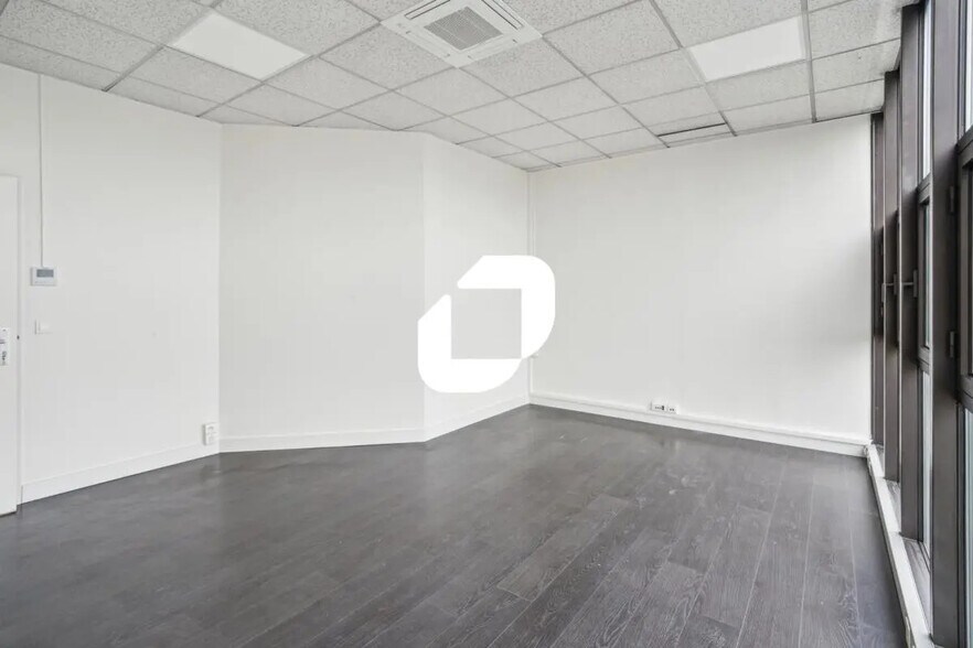 Office in Nogent-sur-Marne for lease - Interior Photo - Image 1 of 14