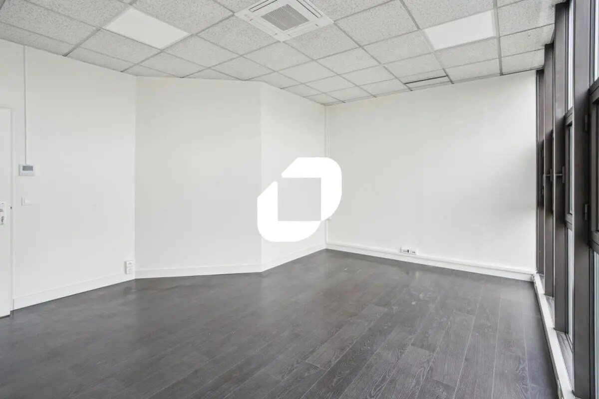 Office in Nogent-sur-Marne for lease Interior Photo- Image 1 of 15