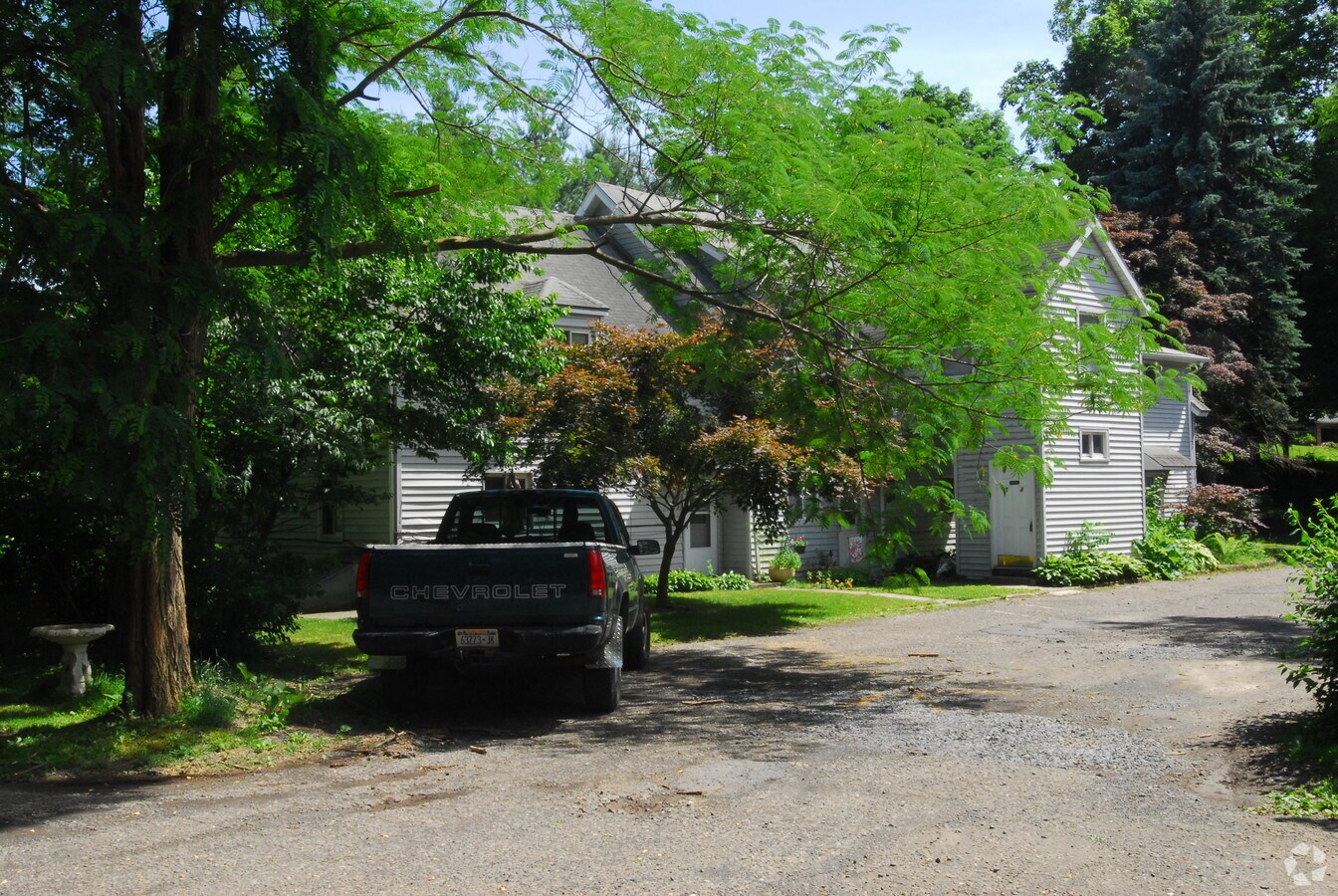 28 Idlewild Park Dr, Cornwall On Hudson, NY 12520