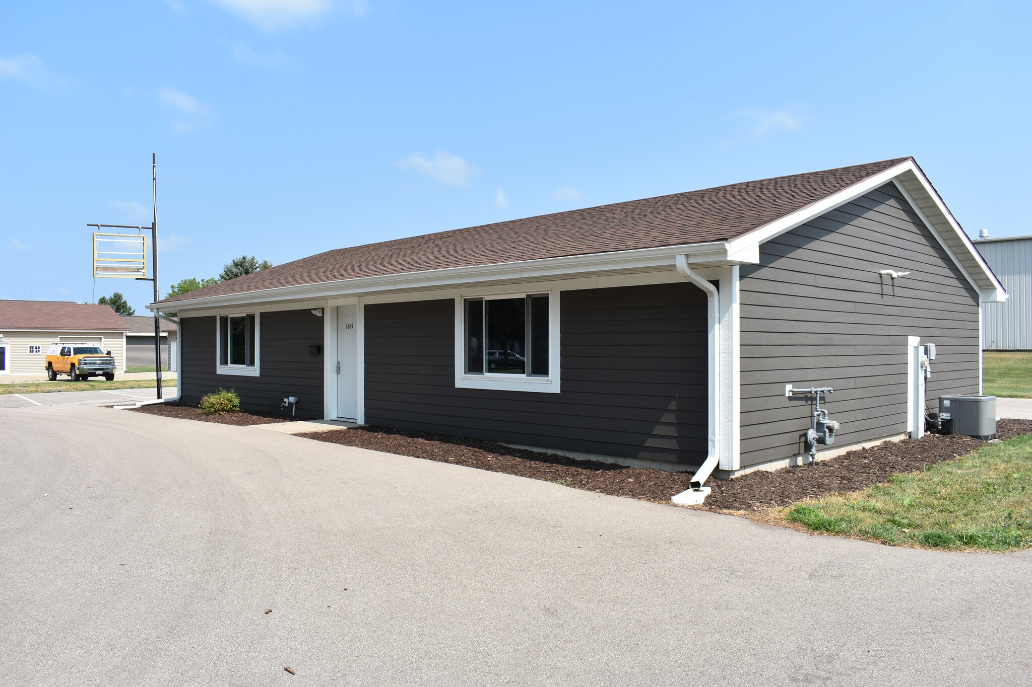 1609 Plainfield Ave, Janesville, WI for lease Interior Photo- Image 1 of 17