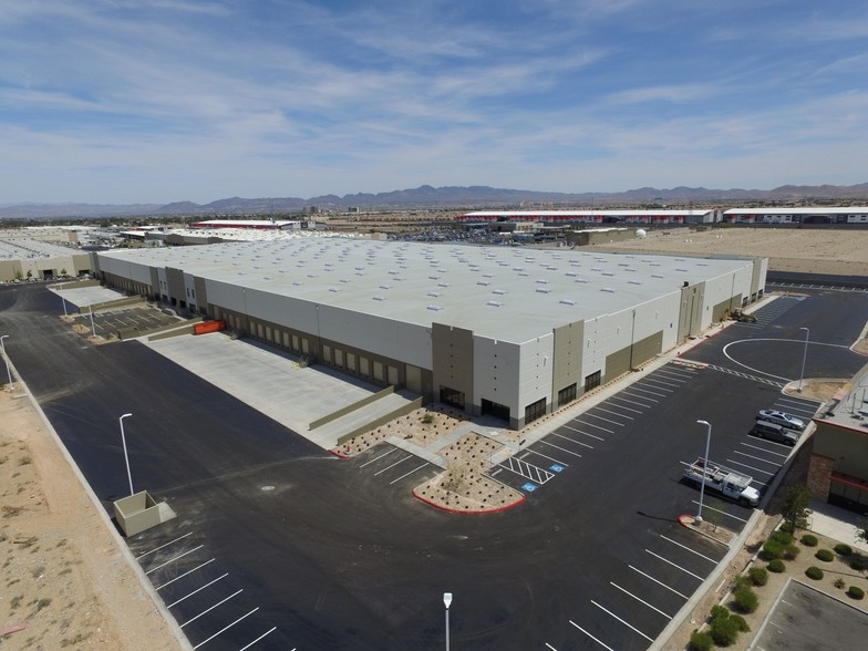 7015 Corporate Plaza Dr, Las Vegas, NV for sale - Building Photo - Image 1 of 1