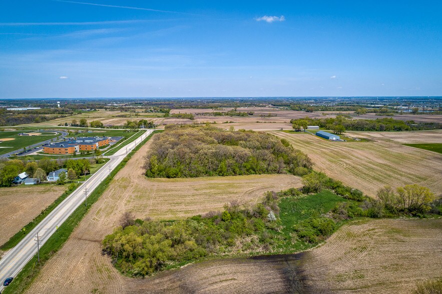 Ketchum Rd, Hampshire, IL 60140