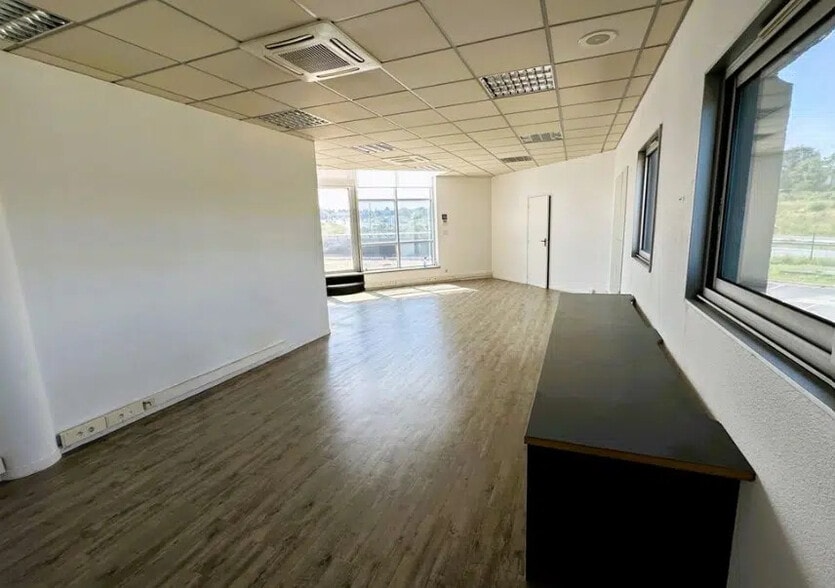 Office in La Fouillouse for lease - Building Photo - Image 3 of 8