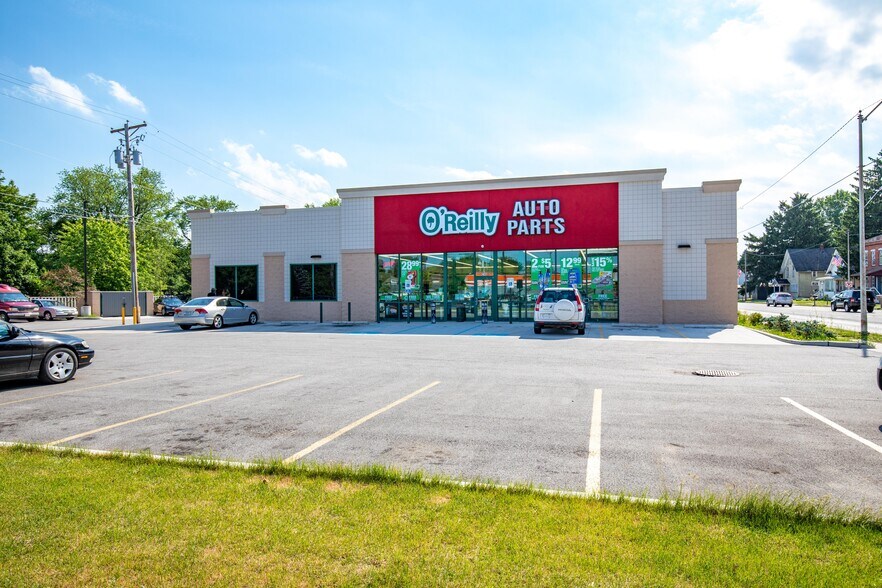 240 E Lincolnway, La Porte, IN for sale - Primary Photo - Image 1 of 1