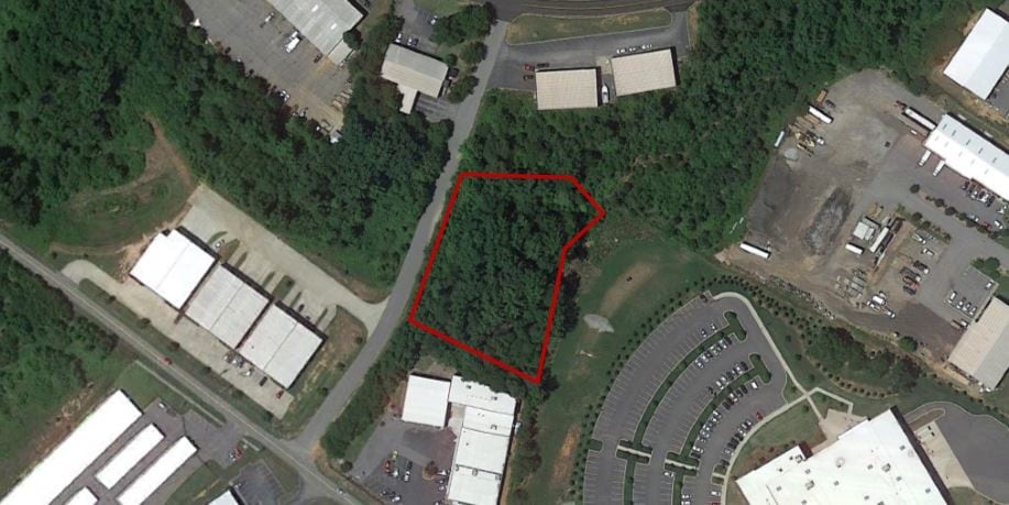 104 Twin Magnolia Dr, Greer, SC for sale Primary Photo- Image 1 of 1