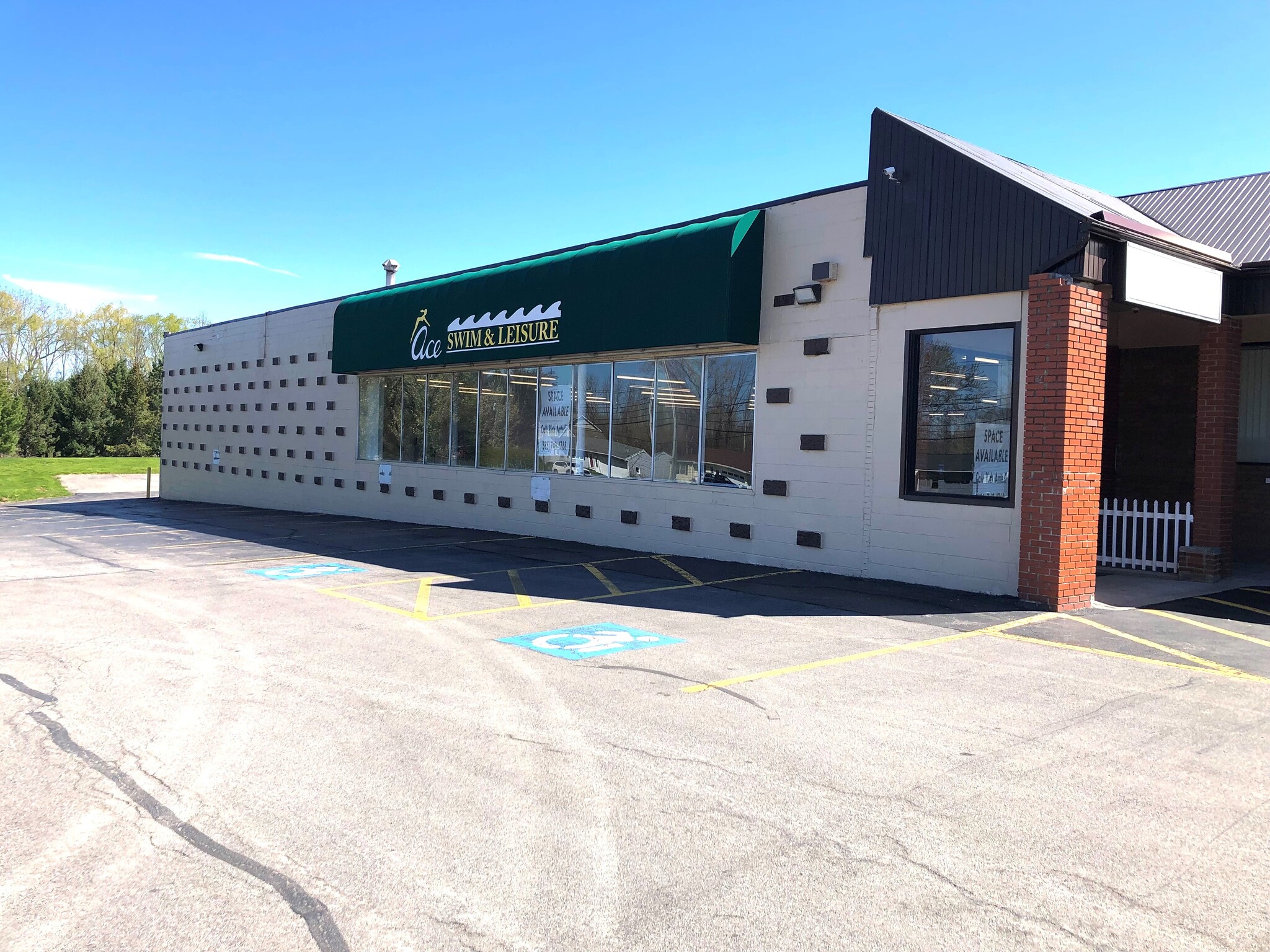 610 N Greece Rd, Rochester, NY for lease Building Photo- Image 1 of 12