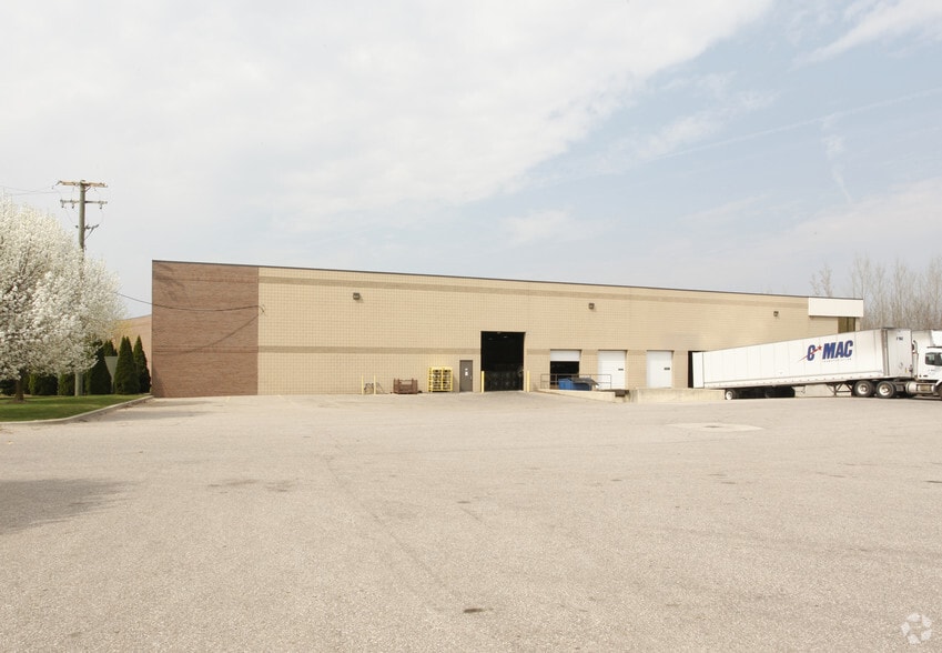 15355 Oakwood Dr, Romulus, MI for lease - Building Photo - Image 2 of 4