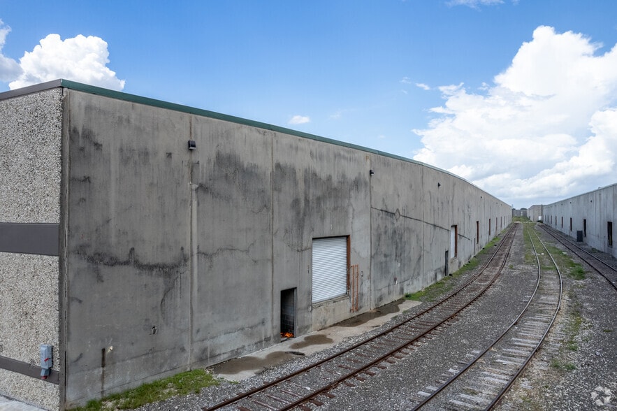 1825 Turning Basin Dr, Houston, TX for lease - Building Photo - Image 2 of 4