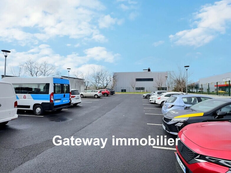 Industrial in Aubière for lease - Building Photo - Image 3 of 5