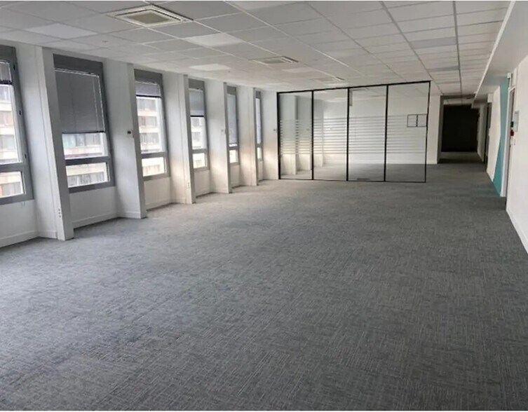 Office in Boulogne-Billancourt for lease - Building Photo - Image 2 of 9
