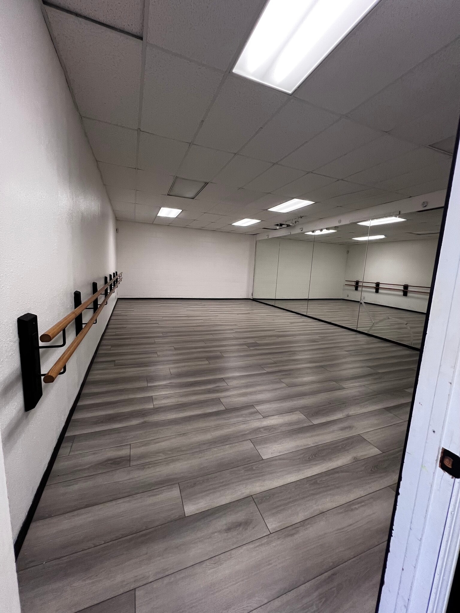 6104 San Juan Ave, Citrus Heights, CA for lease Interior Photo- Image 1 of 7