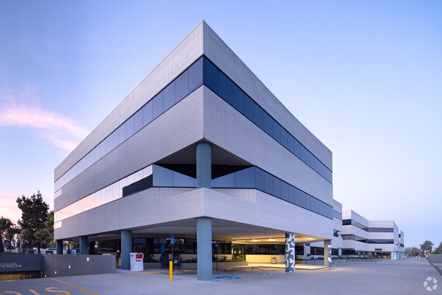 6345 Balboa Blvd, Encino, CA for lease - Building Photo - Image 2 of 24