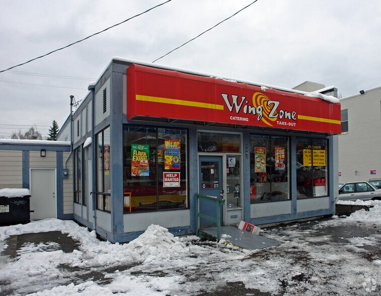 5042 Roosevelt Way, Seattle, WA for sale - Primary Photo - Image 1 of 2