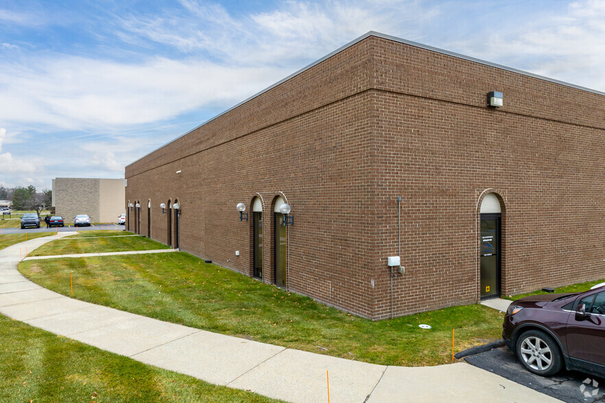 1307 Allen Dr, Troy, MI for lease - Building Photo - Image 1 of 5