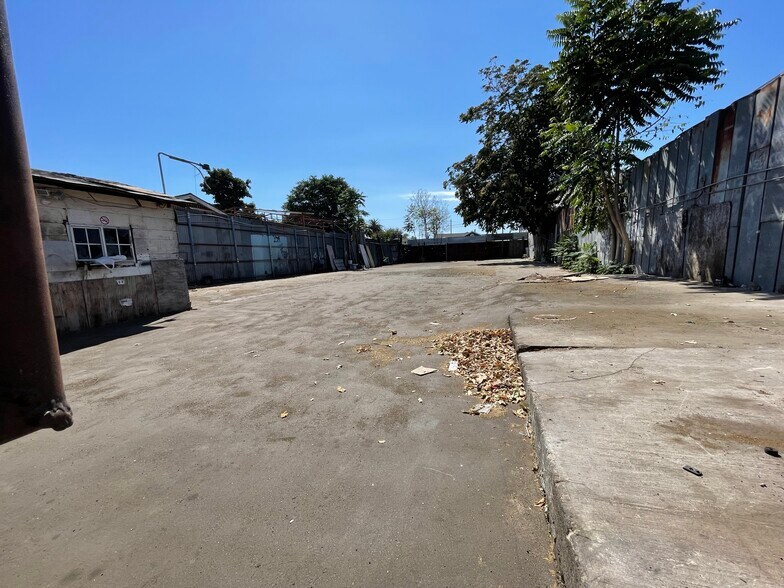 9617 Laurel St, Los Angeles, CA 90002