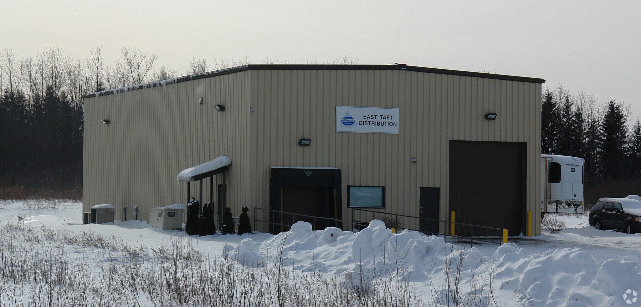 585 Stewart Dr, North Syracuse, NY for sale Primary Photo- Image 1 of 1