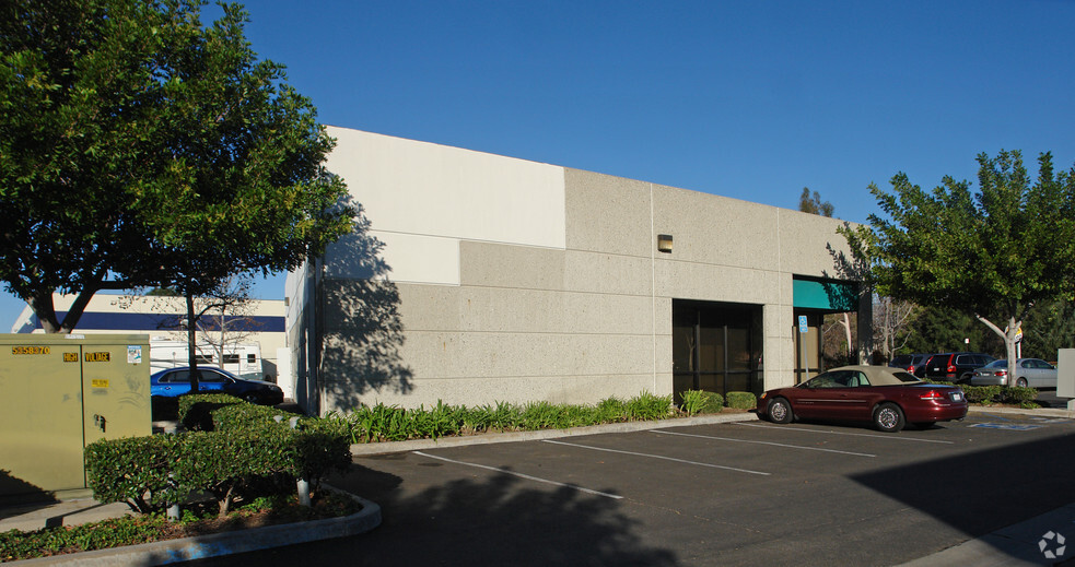 550-590 E Arrow Hwy, San Dimas, CA for lease - Building Photo - Image 2 of 3