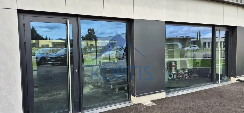 Office in CHAZAY-D'AZERGUES for lease - Building Photo - Image 1 of 5