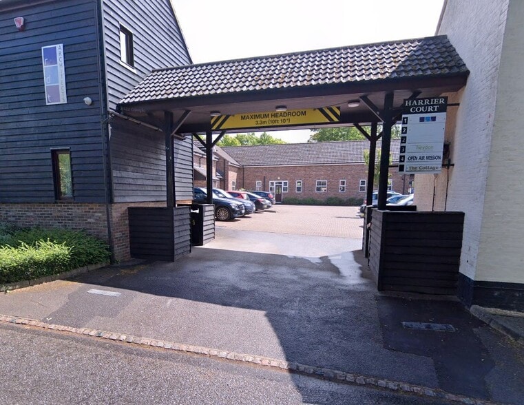 Woodside Rd, Luton for sale - Building Photo - Image 3 of 4