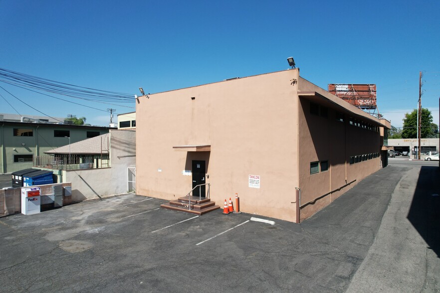 5437 Laurel Canyon Blvd, North Hollywood, CA for lease - Building Photo - Image 3 of 5