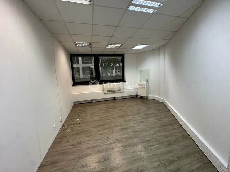 Office in Lognes for lease - Interior Photo - Image 2 of 4